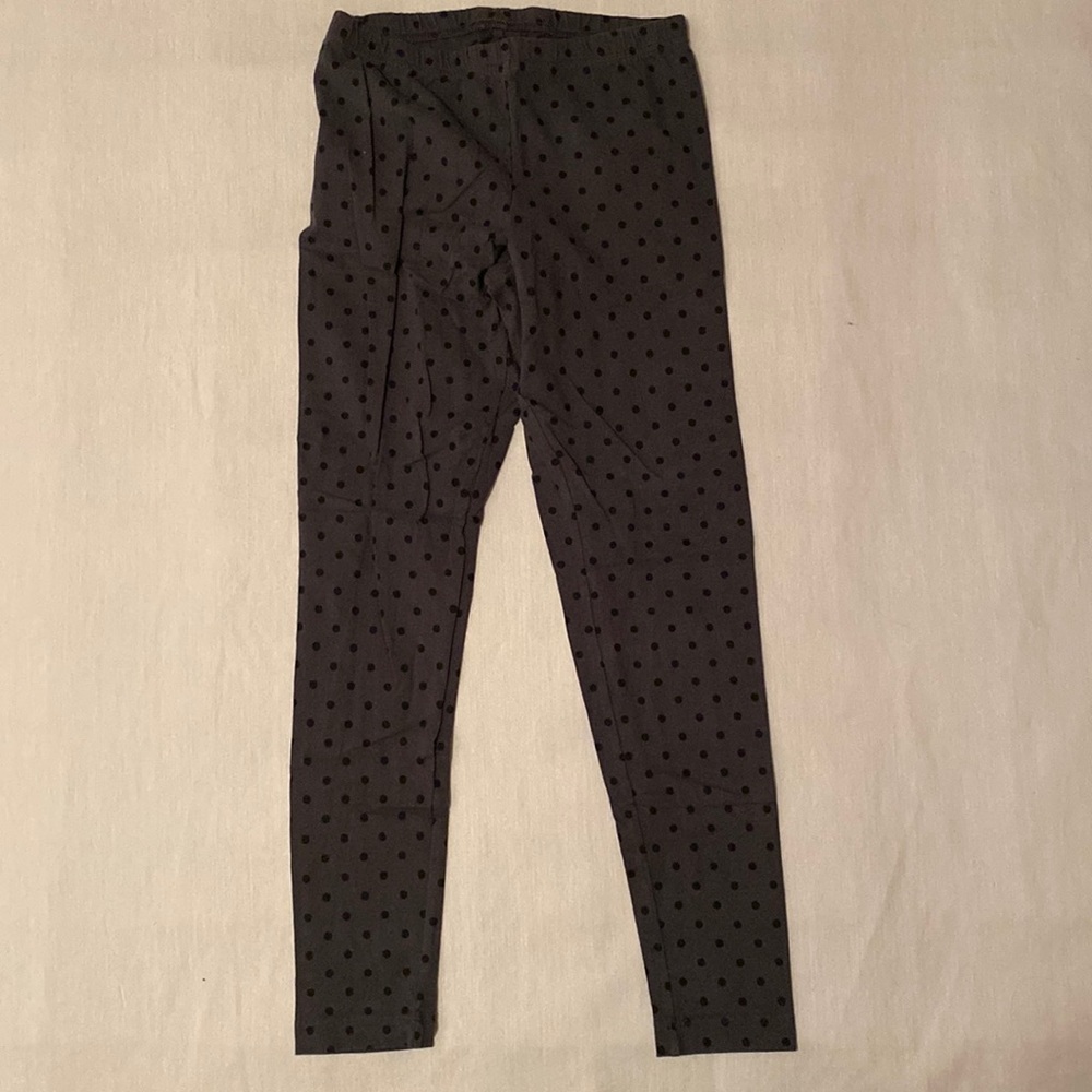 Gray w/ black polka dot leggings